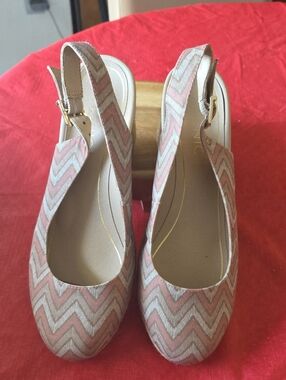 Vionic Chevron Pink and Cream Chevron Slingback Wedges